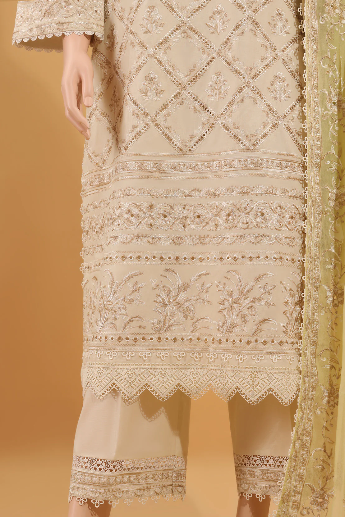 Unstitched Embroidered Cambric 3 Piece With Chiffon Dupatta - Image 5