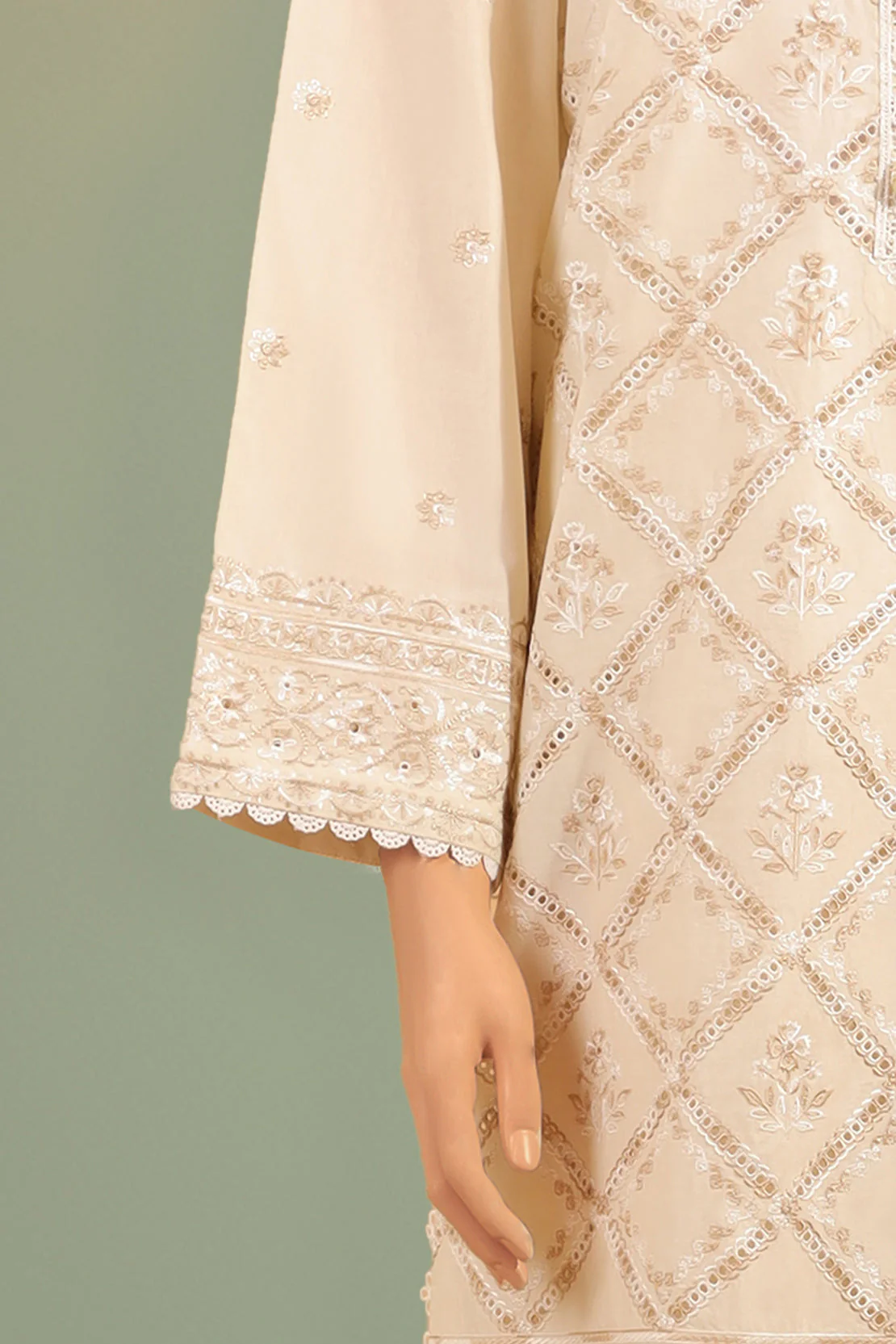 Unstitched Embroidered Cambric 3 Piece With Chiffon Dupatta - Image 6