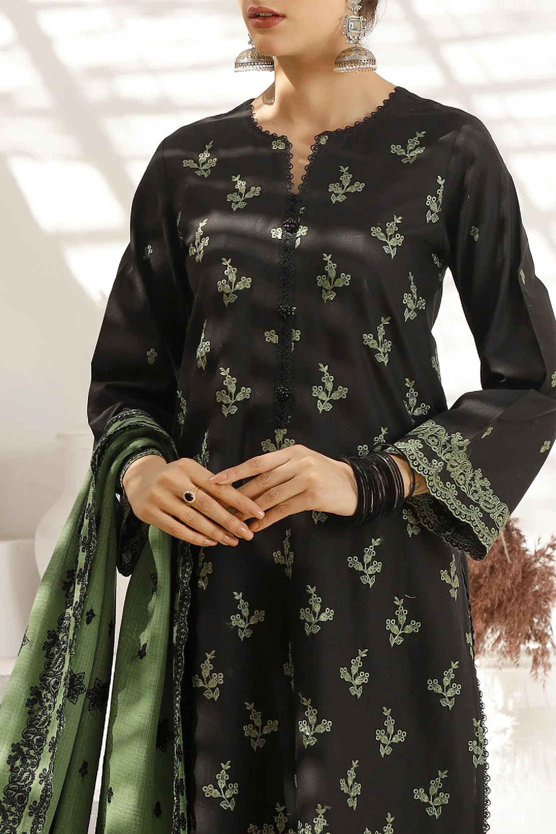 Unstitched Embroidered Cambric 3 Piece With Chiffon Dupatta - Image 13