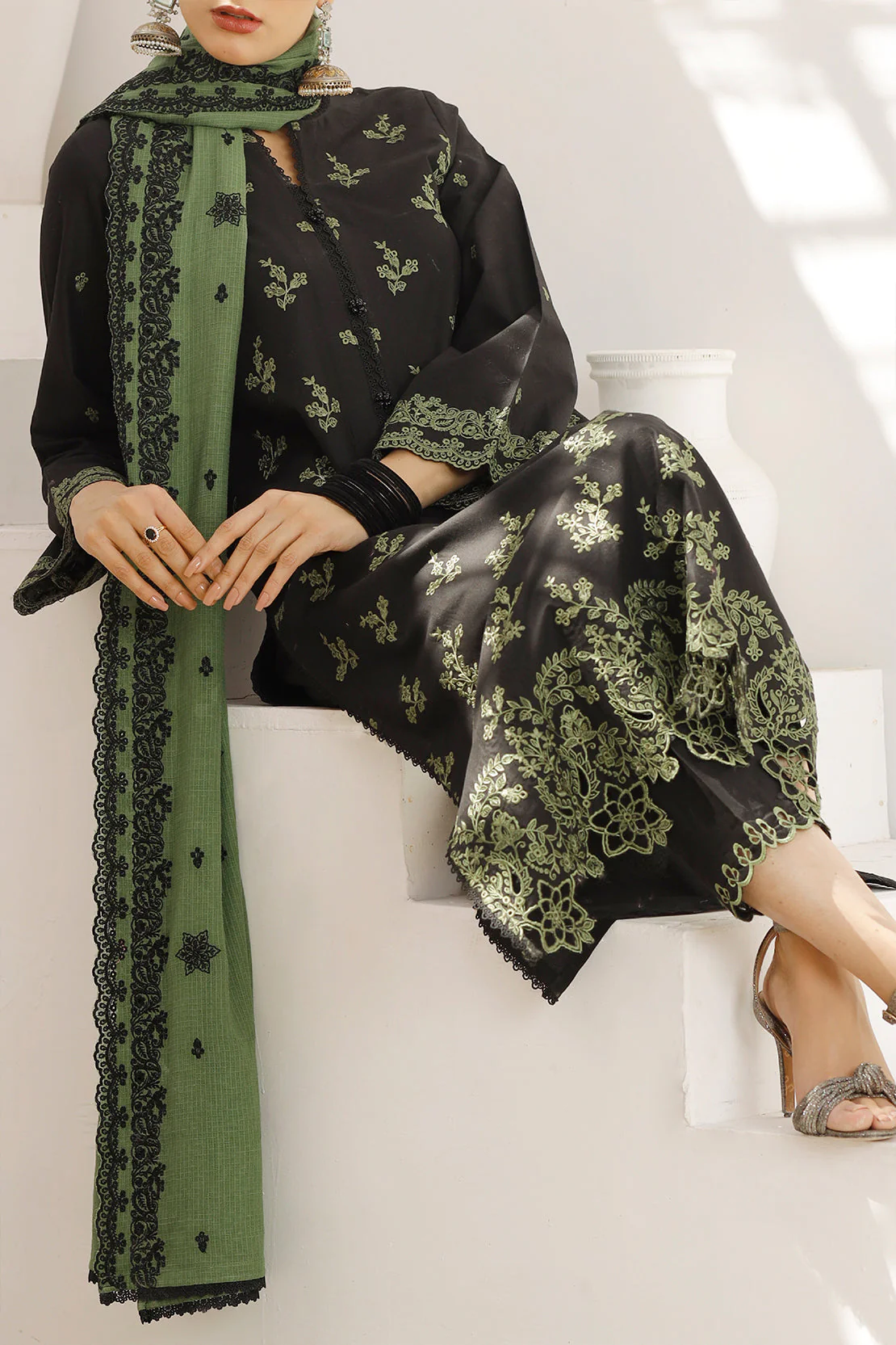 Unstitched Embroidered Cambric 3 Piece With Chiffon Dupatta - Image 3