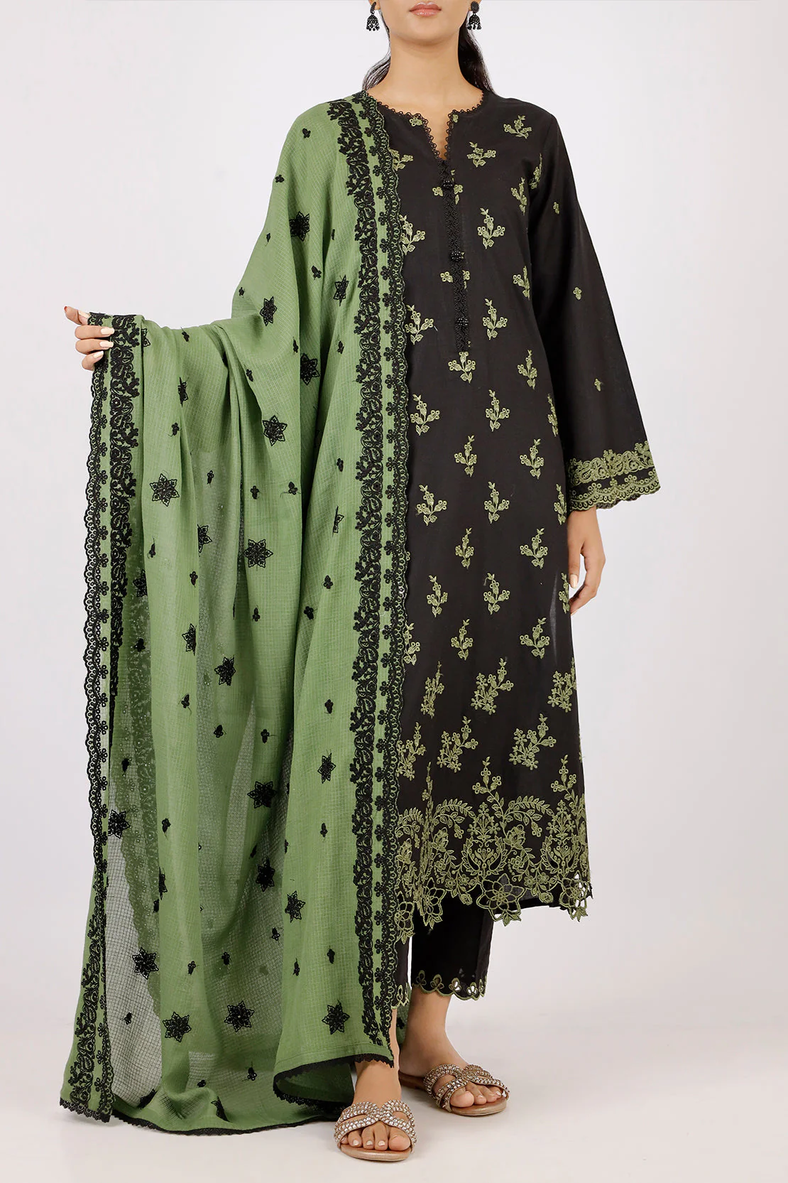 Unstitched Embroidered Cambric 3 Piece With Chiffon Dupatta - Image 5