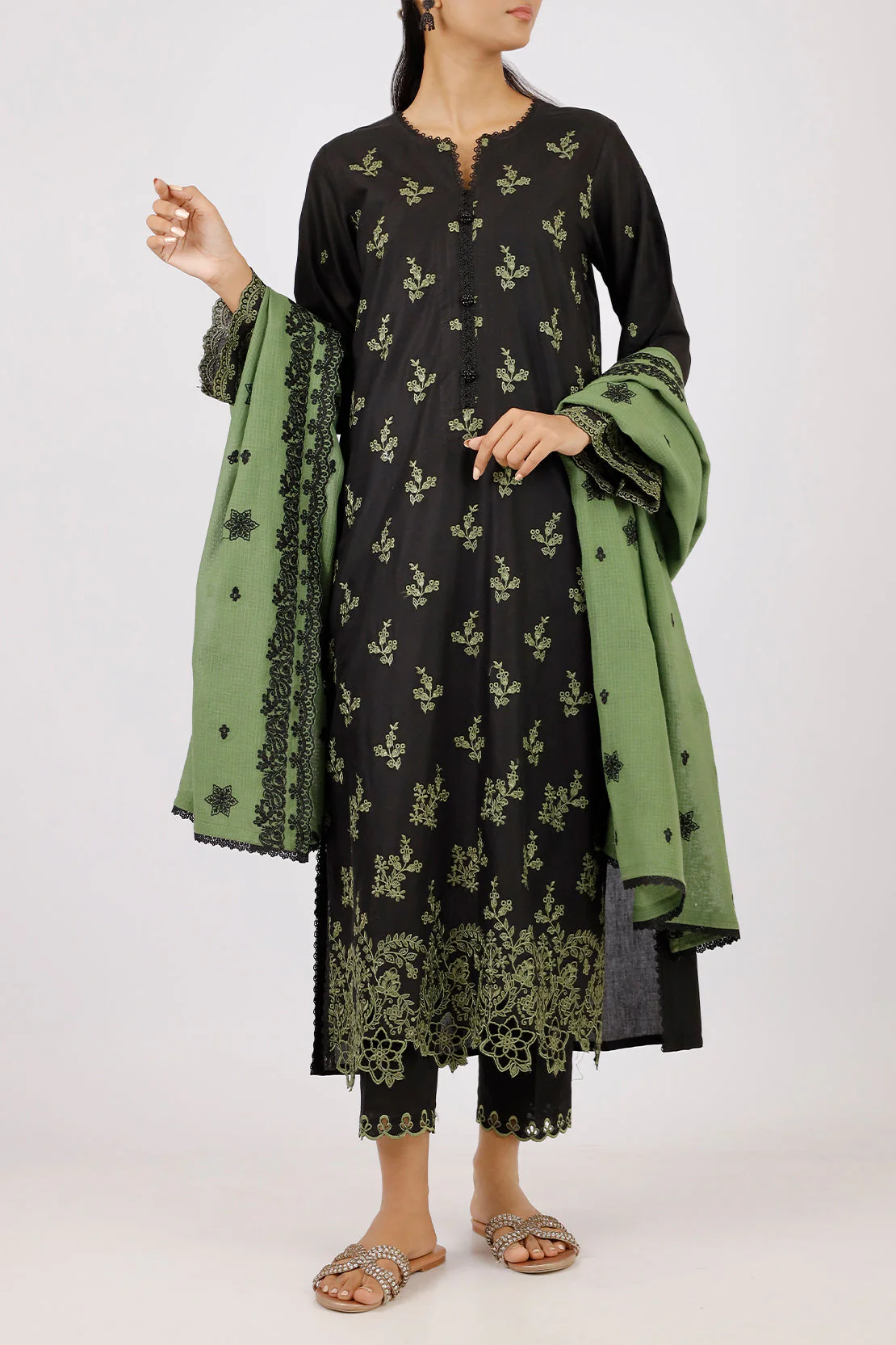 Unstitched Embroidered Cambric 3 Piece With Chiffon Dupatta - Image 6