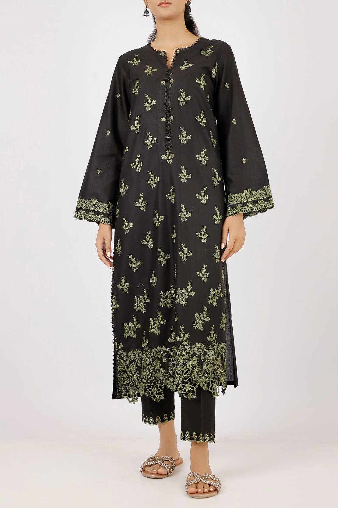 Unstitched Embroidered Cambric 3 Piece With Chiffon Dupatta - Image 7