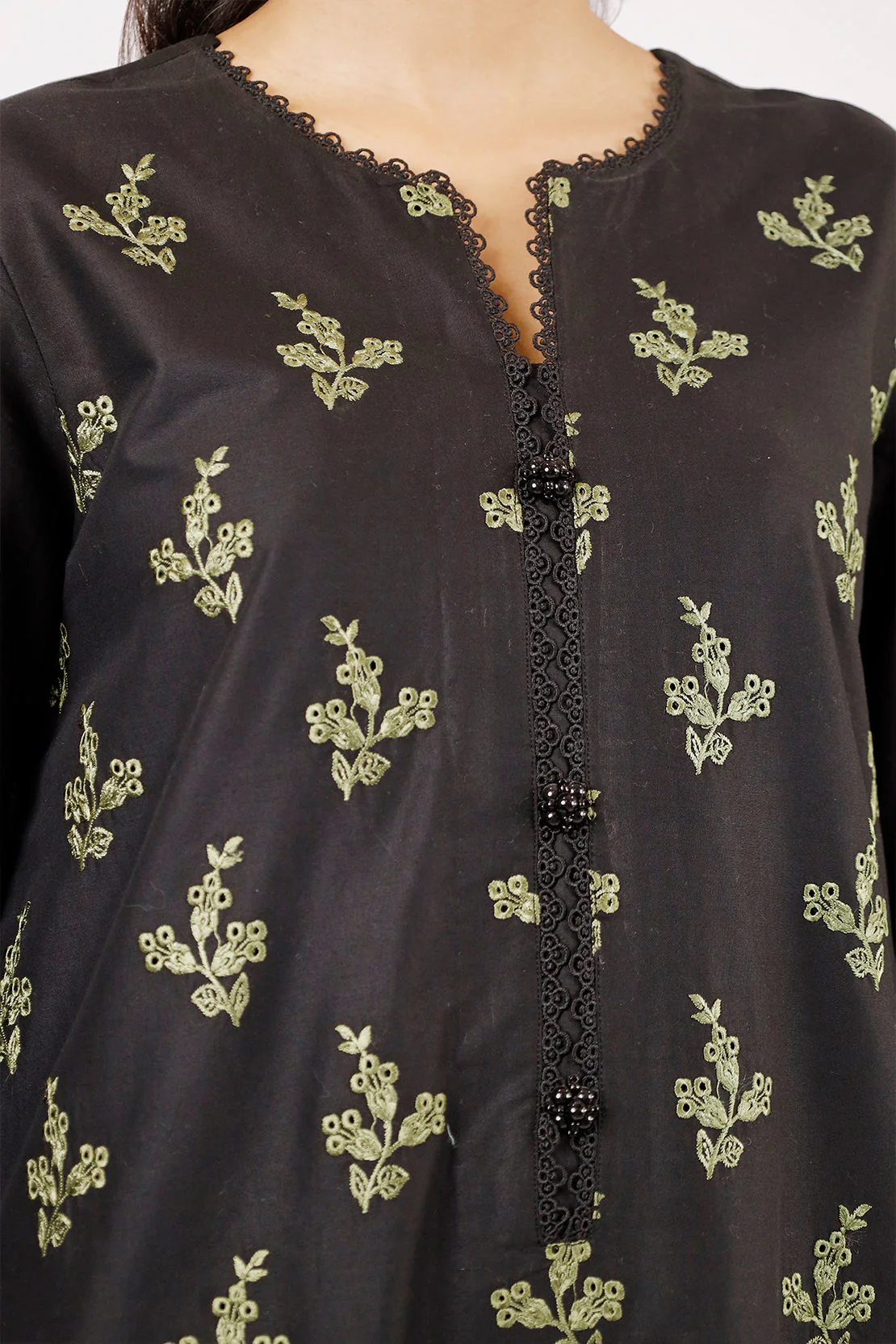 Unstitched Embroidered Cambric 3 Piece With Chiffon Dupatta - Image 9