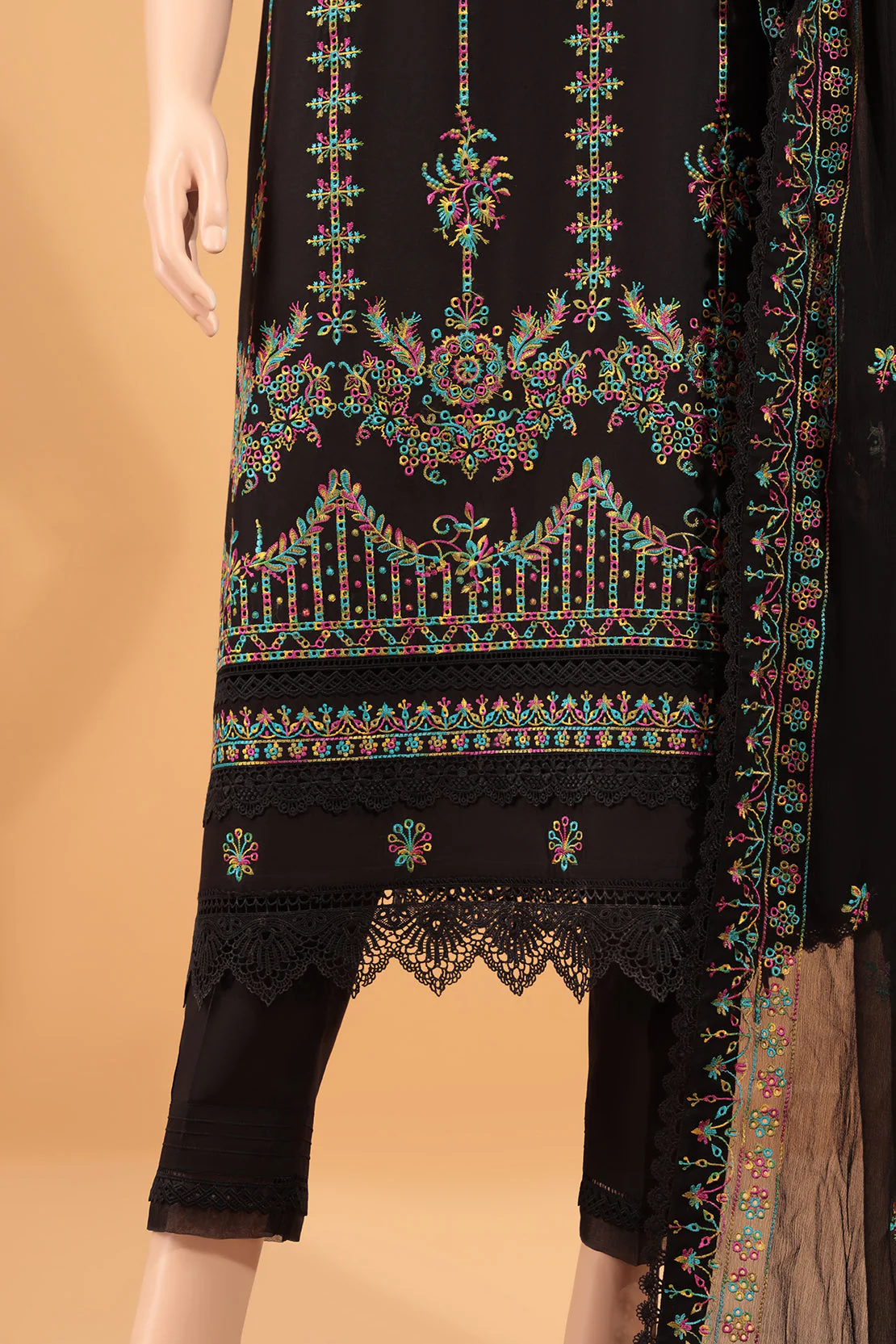 Unstitched Embroidered Cambric 3 Piece With Chiffon Dupatta - Image 5