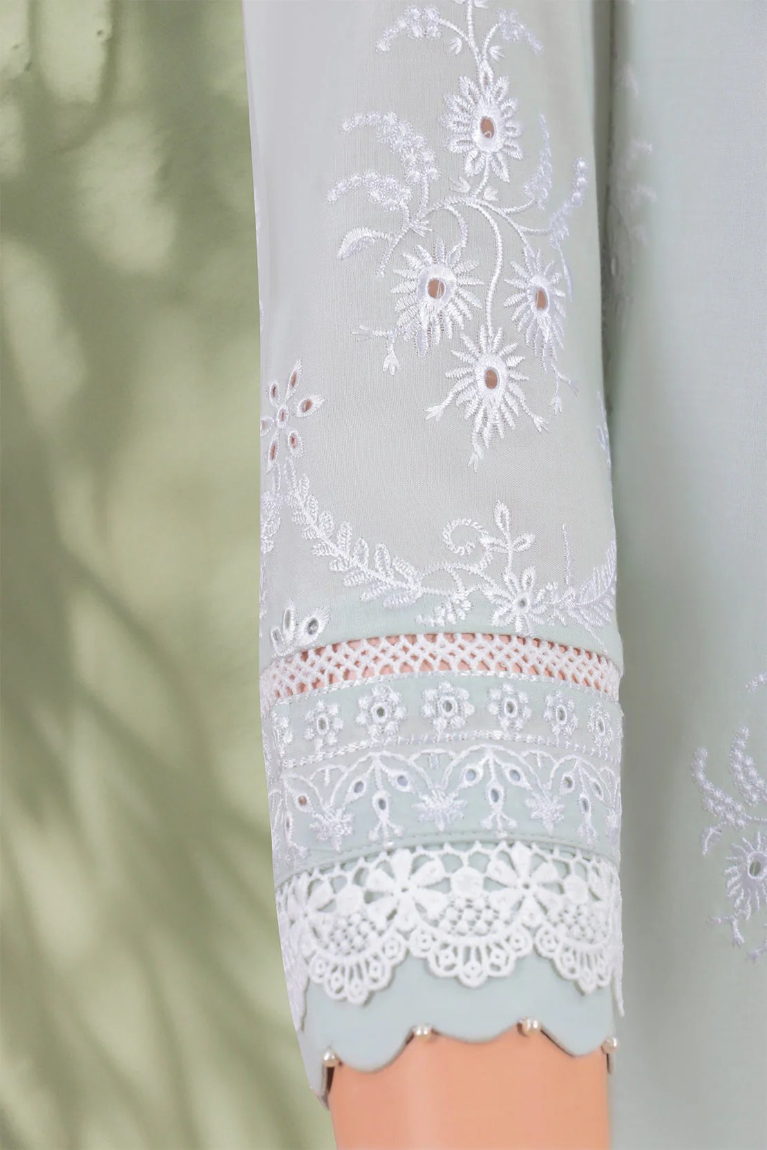 Unstitched Embroidered Cambric 3 Piece With Chiffon Dupatta - Image 5