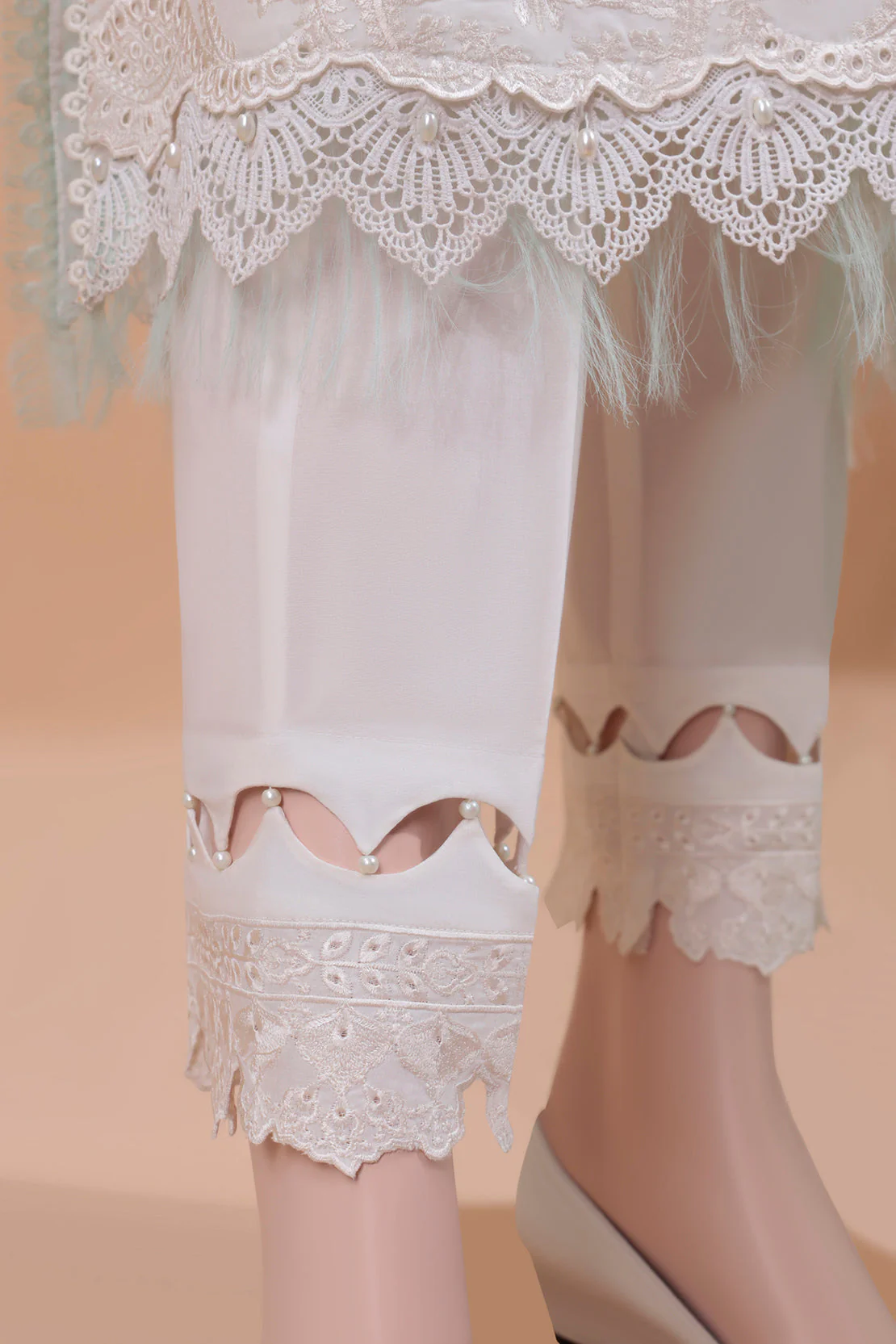 Unstitched Embroidered Cambric 3 Piece With Chiffon Dupatta - Image 7
