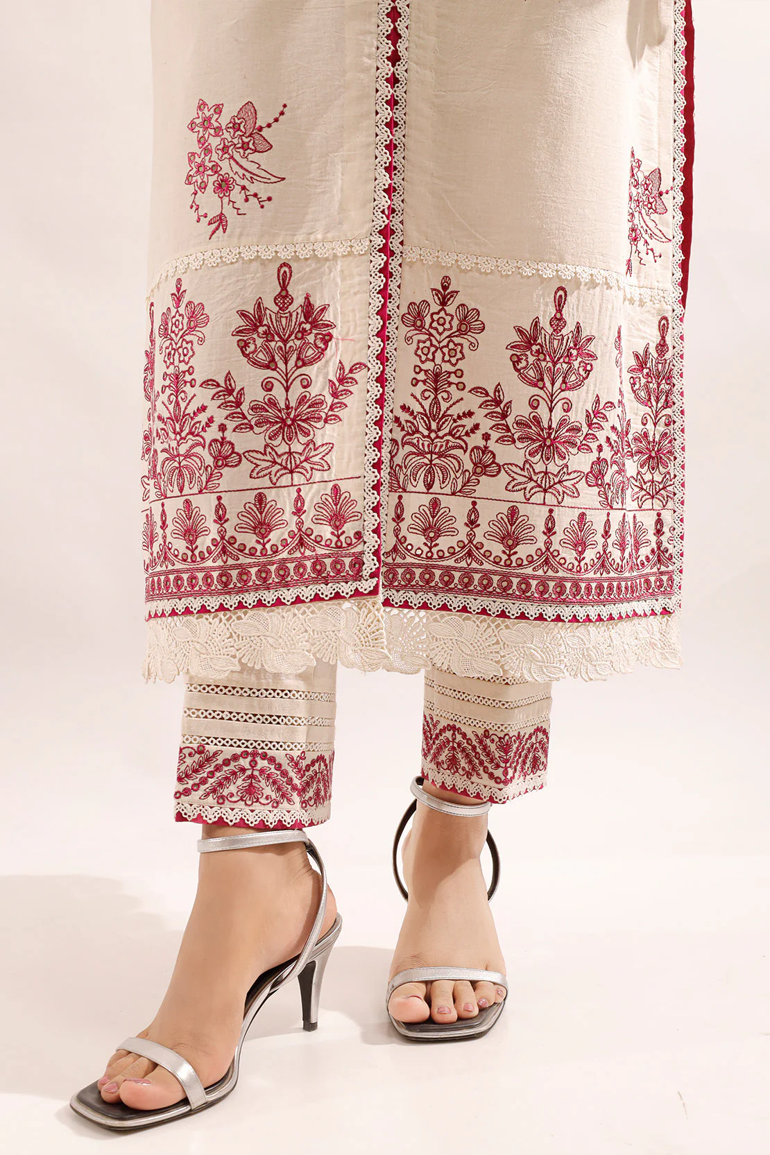 Unstitched Embroidered Cambric 3 Piece with Chiffon Dupatta - Image 7