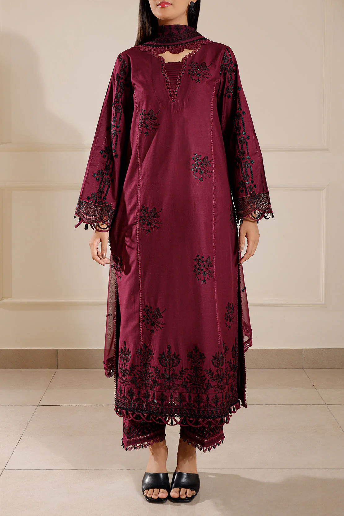 Unstitched Embroidered Cambric 3 Piece with Chiffon Dupatta