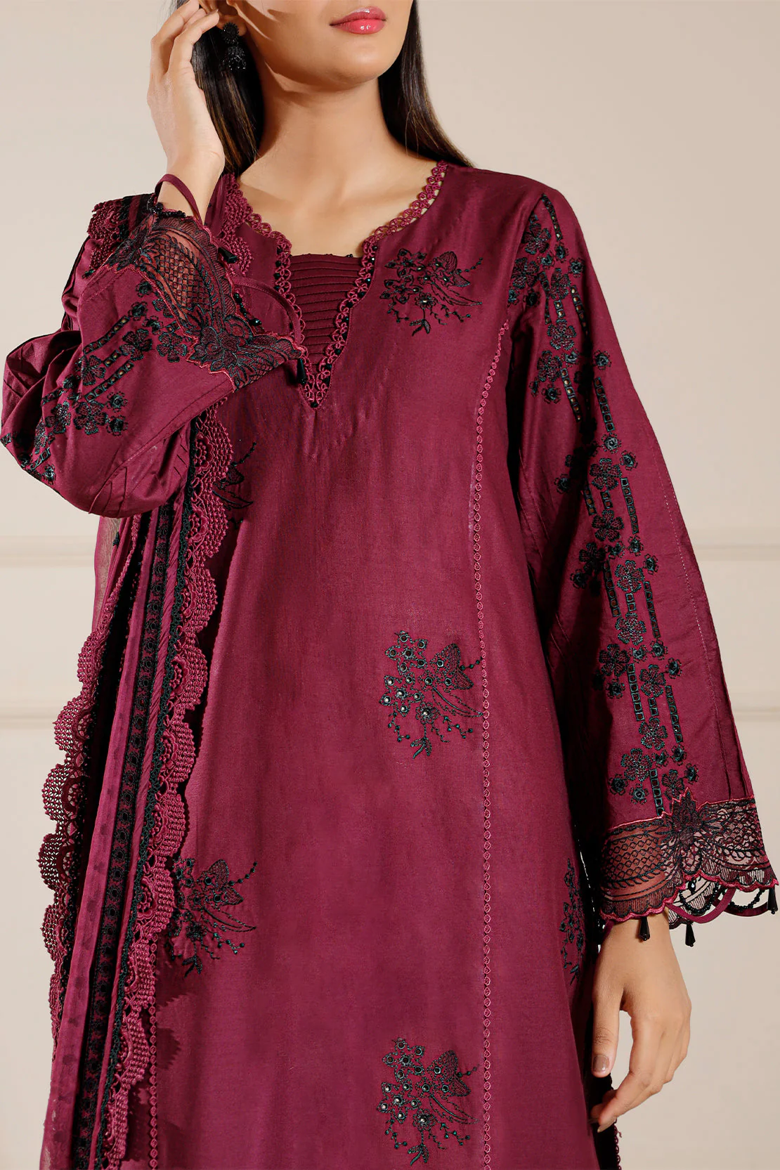 Unstitched Embroidered Cambric 3 Piece with Chiffon Dupatta - Image 6