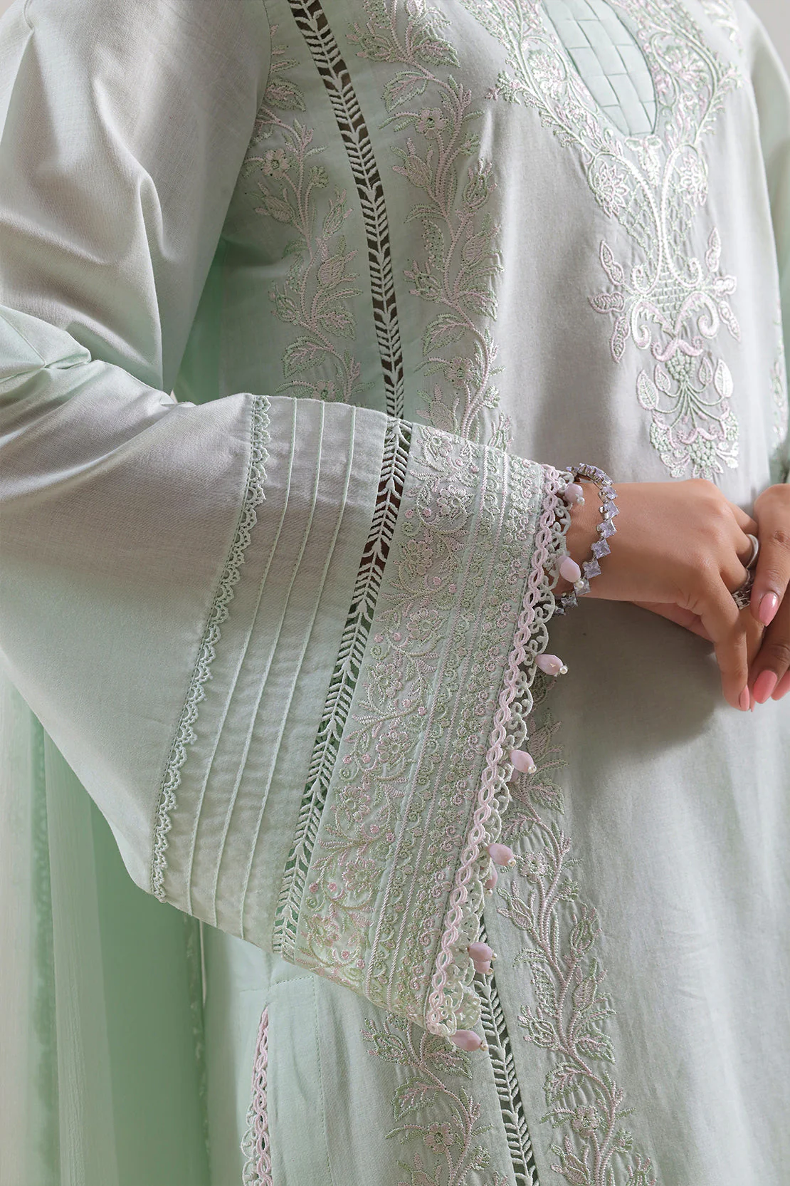 Unstitched Embroidered Cambric 3 Piece With Chiffon Dupatta - Image 4