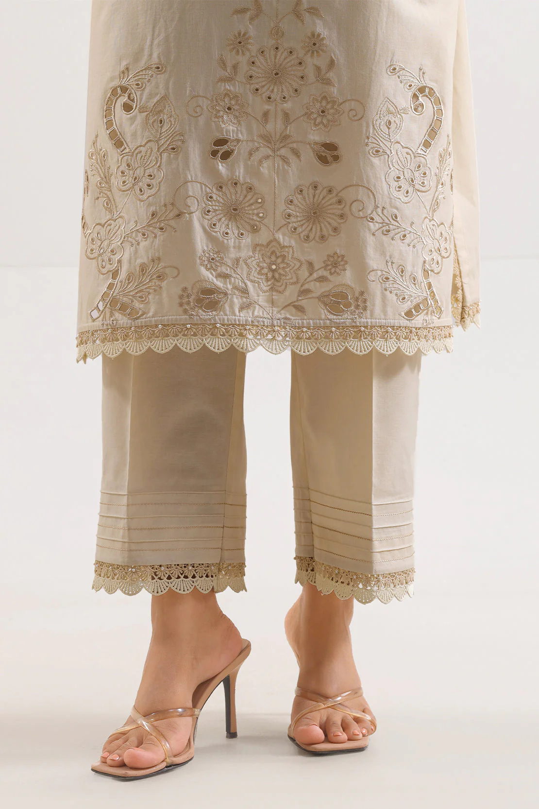 Unstitched Embroidered Cambric 3 Piece - Image 5