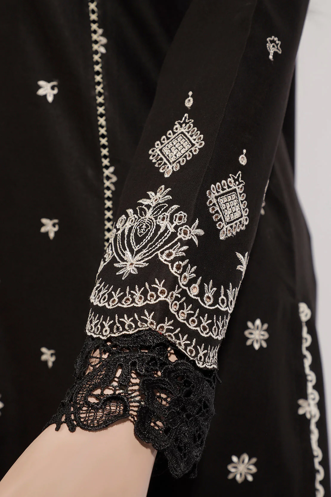 Unstitched Embroidered Chikankari Cotton 3 Piece With Chiffon Dupatta - Image 5