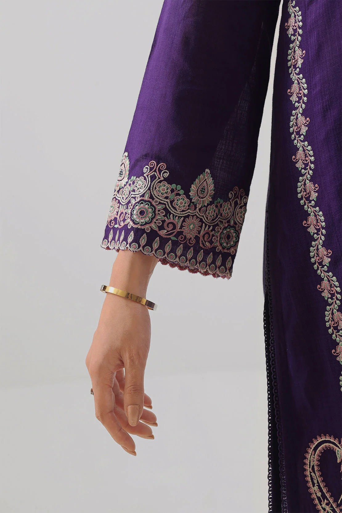 Unstitched Solid Embroidered Cotton Khaddar 3 Piece - Image 5