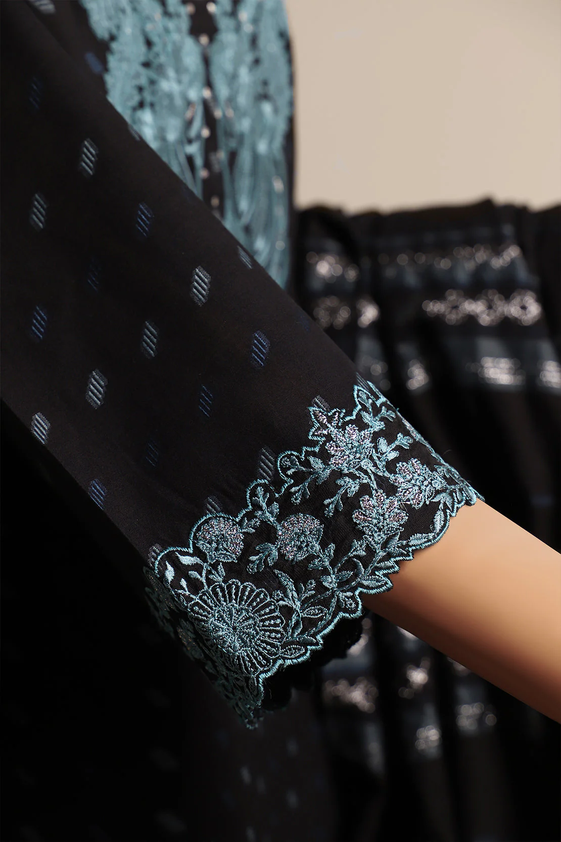 Unstitched Embroidered Jacquard Cotton 3 Piece - Image 3