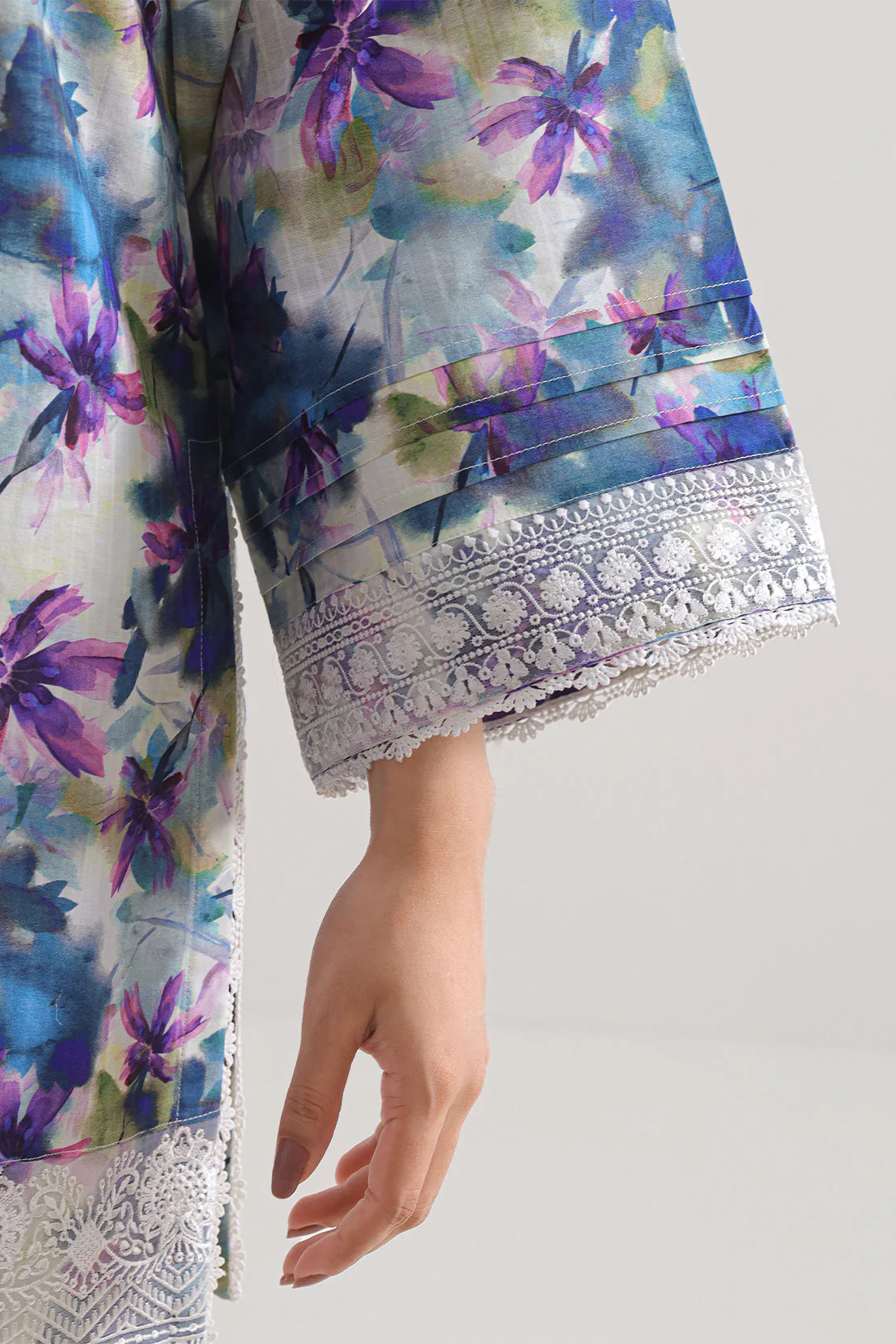 Unstitched Embroidered Lawn 3 Piece - Image 4