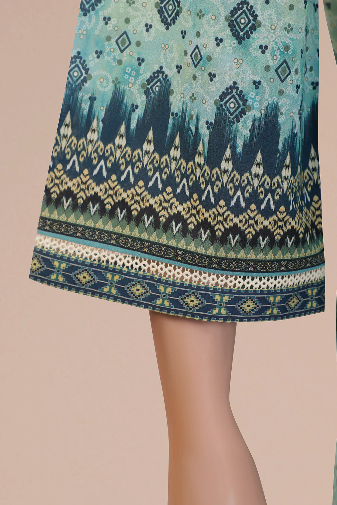 Unstitched Embroidered Lawn Shirt - Image 3