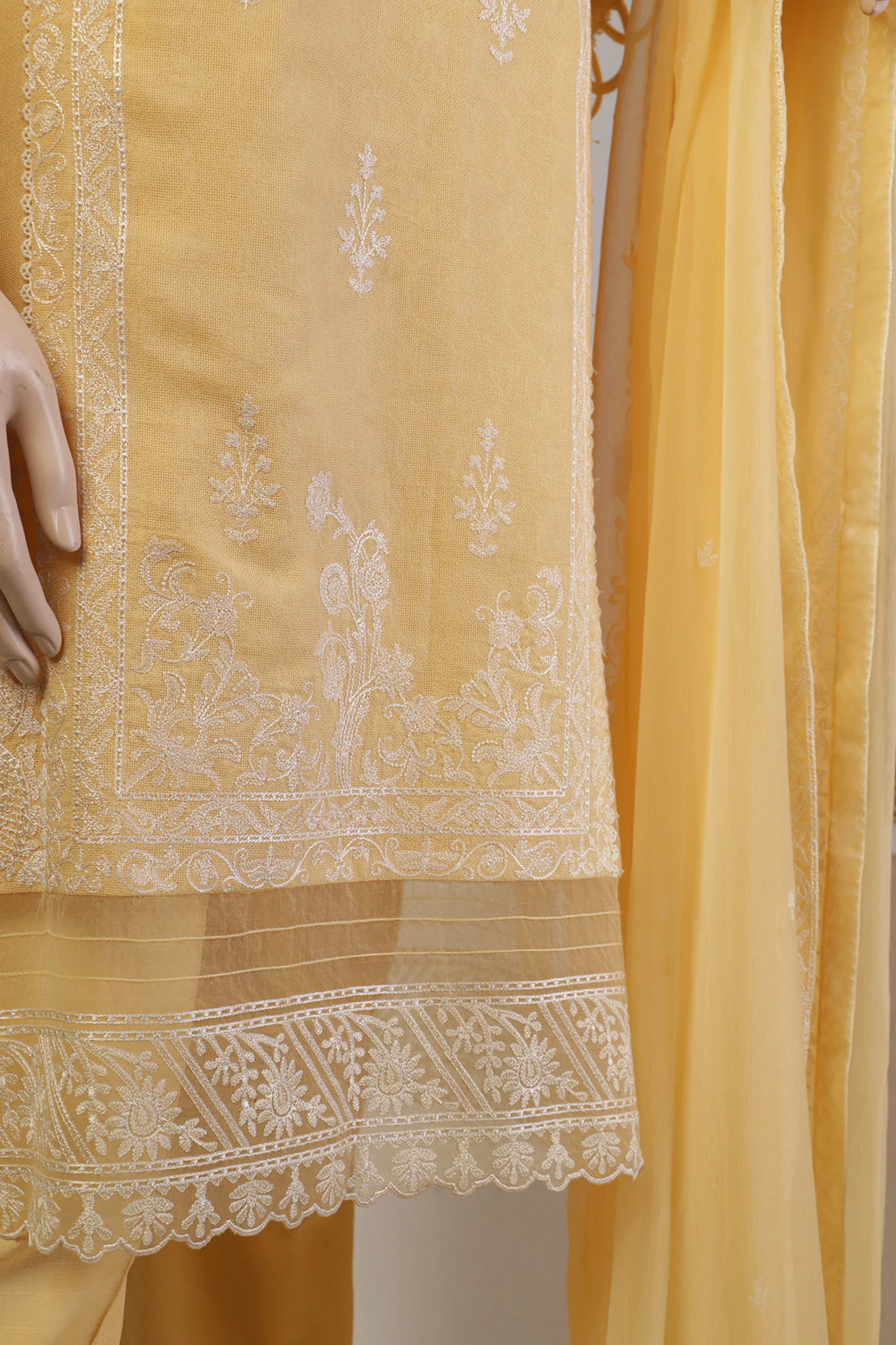 Unstitched Embroidered Self Jacquard 3 Piece With Chiffon Dupatta - Image 4