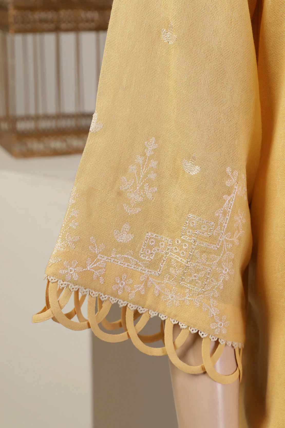 Unstitched Embroidered Self Jacquard 3 Piece With Chiffon Dupatta - Image 5