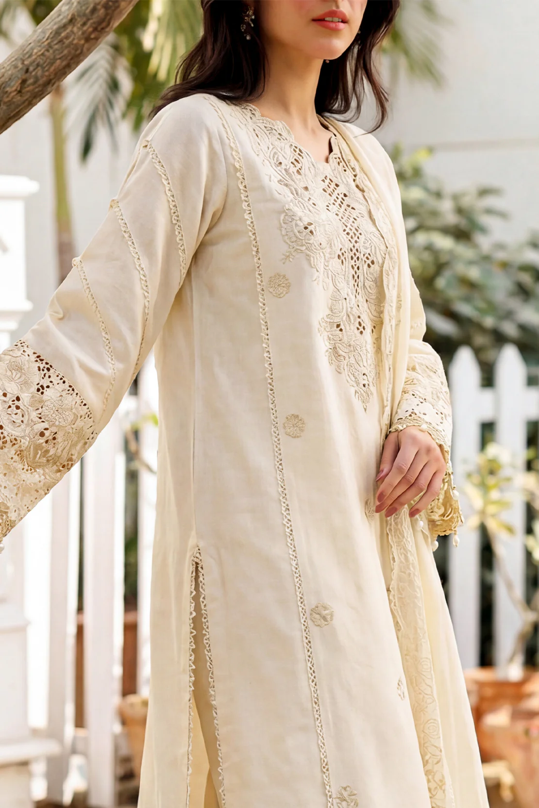 Unstitched Embroidered Self Jacquard 3 Piece With chiffon Dupatta - Image 3
