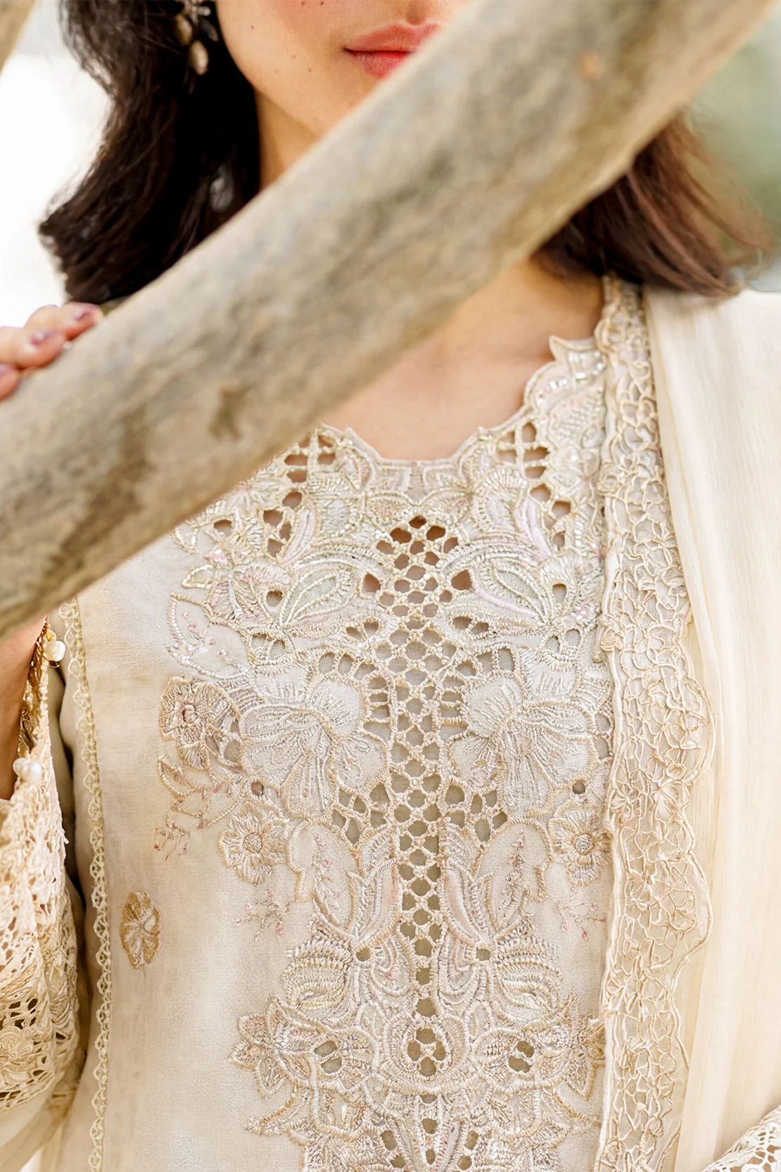 Unstitched Embroidered Self Jacquard 3 Piece With chiffon Dupatta - Image 4