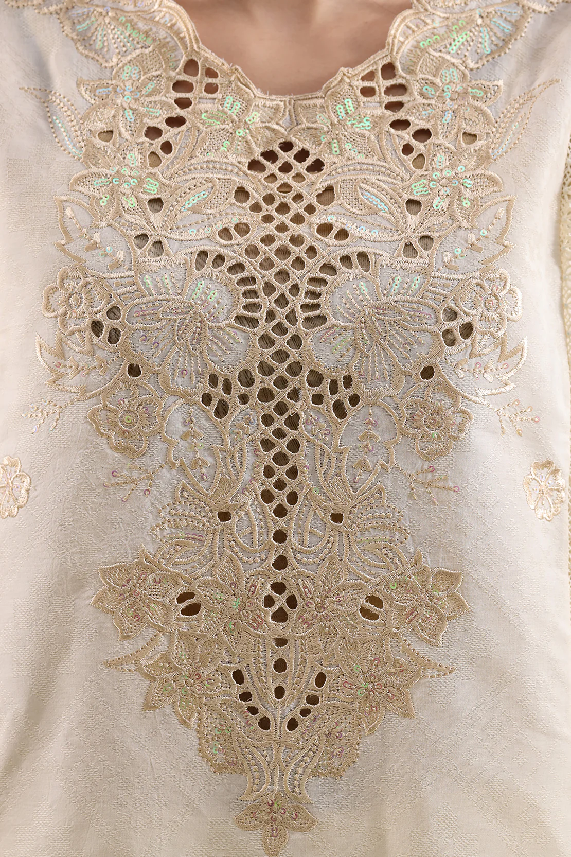 Unstitched Embroidered Self Jacquard 3 Piece With chiffon Dupatta - Image 5