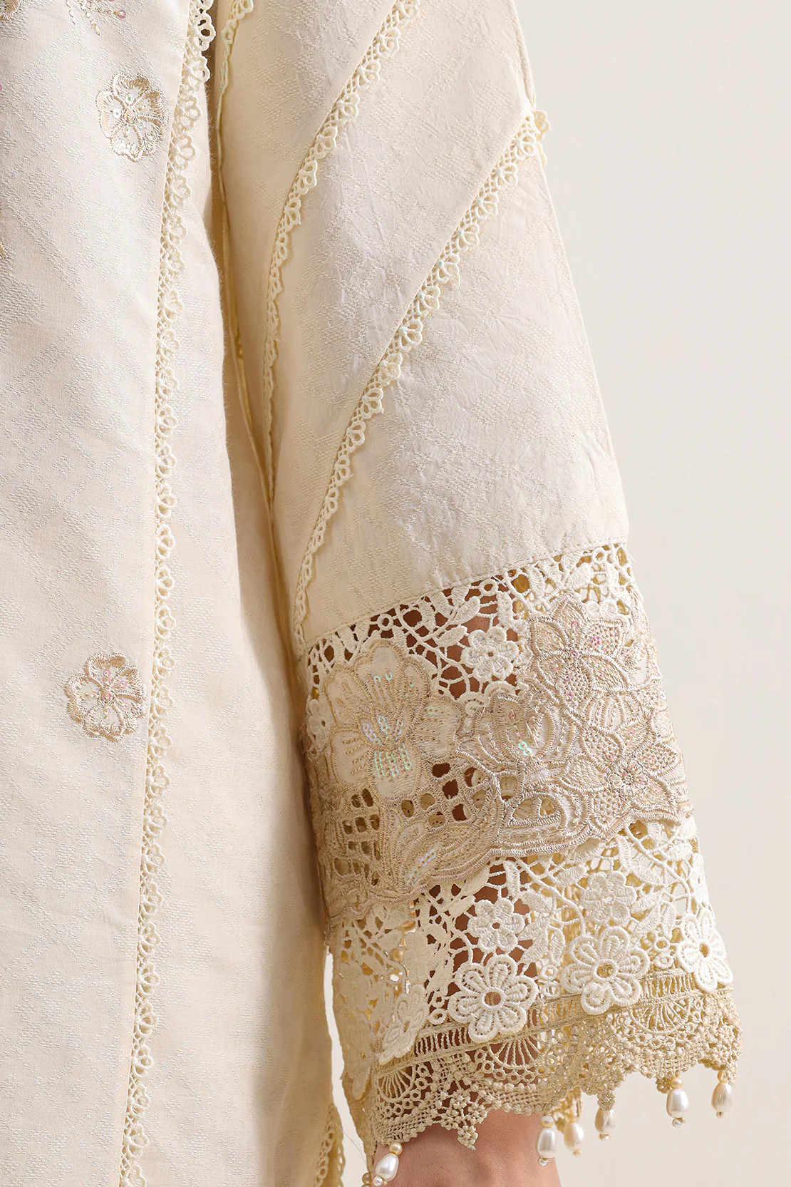 Unstitched Embroidered Self Jacquard 3 Piece With chiffon Dupatta - Image 6