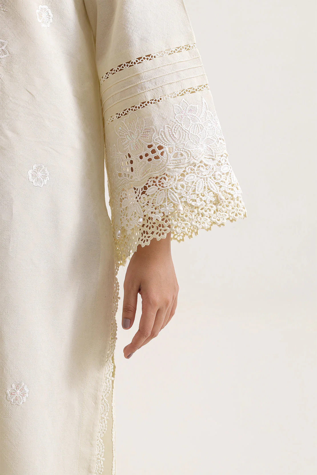 Unstitched Embroidered Self Jacquard 3 Piece With chiffon Dupatta - Image 4