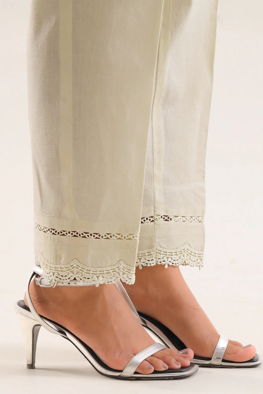Unstitched Embroidered Self Jacquard 3 Piece With chiffon Dupatta - Image 5