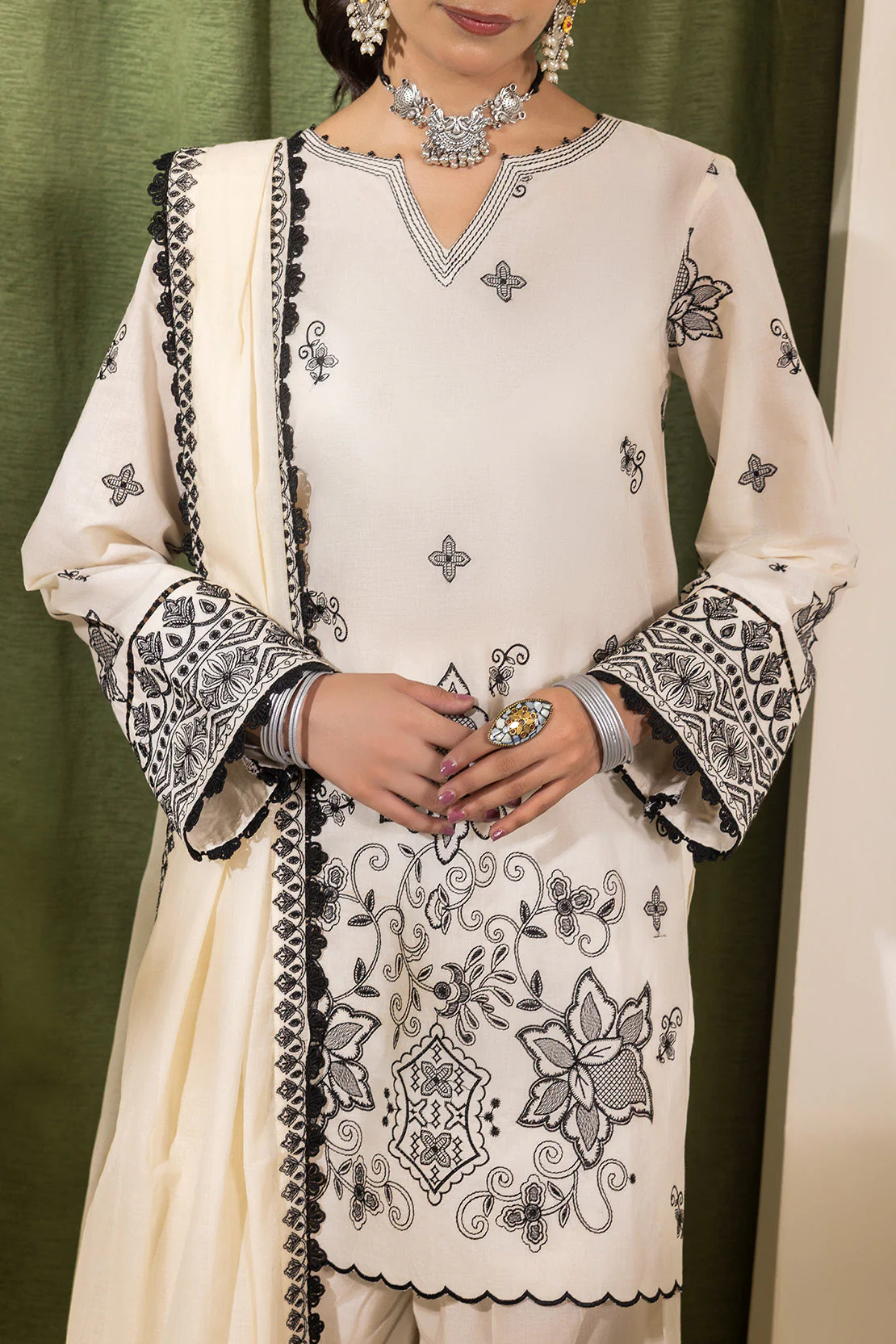 Unstitched Embroidered Self Jacquard 3 Piece With Lawn Dupatta - Image 2