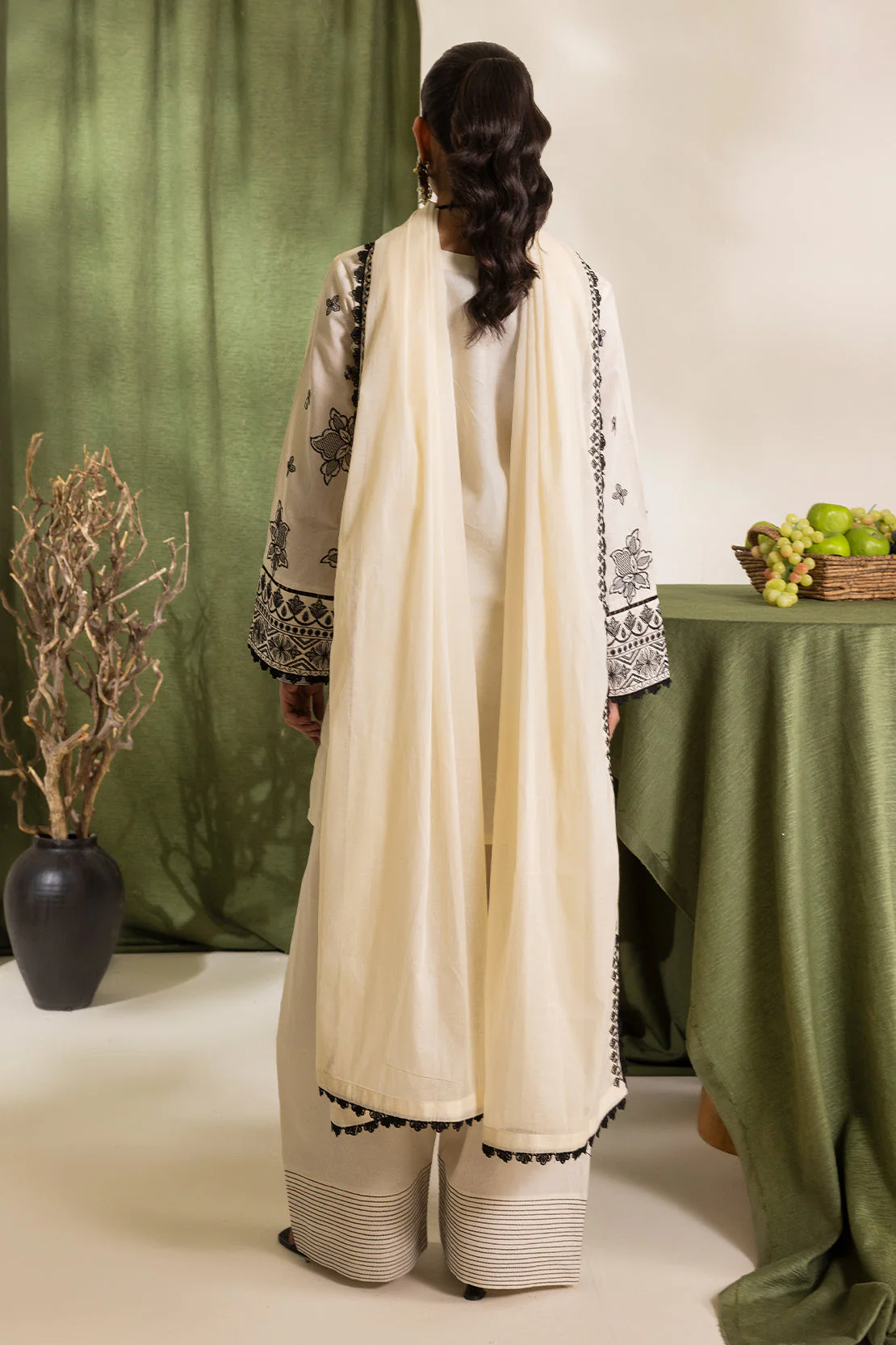 Unstitched Embroidered Self Jacquard 3 Piece With Lawn Dupatta - Image 4