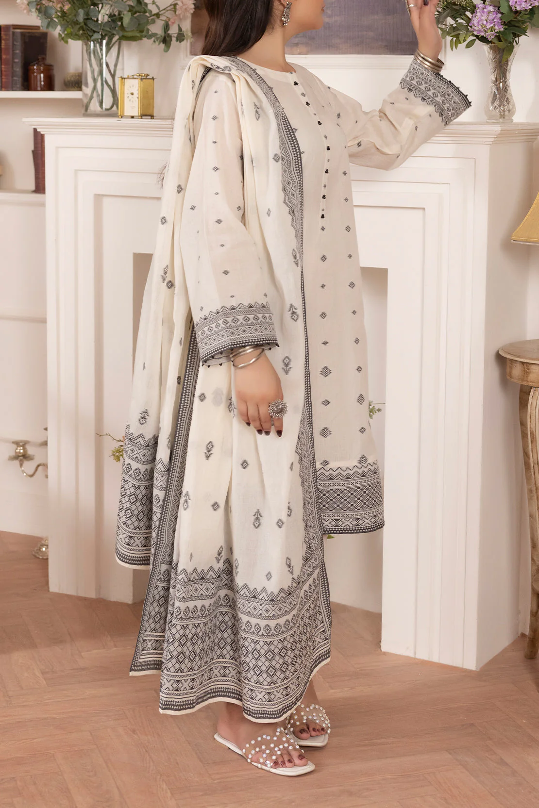 Unstitched Jacquard Cotton 2 Piece (Shirt/Dupatta) - Image 4