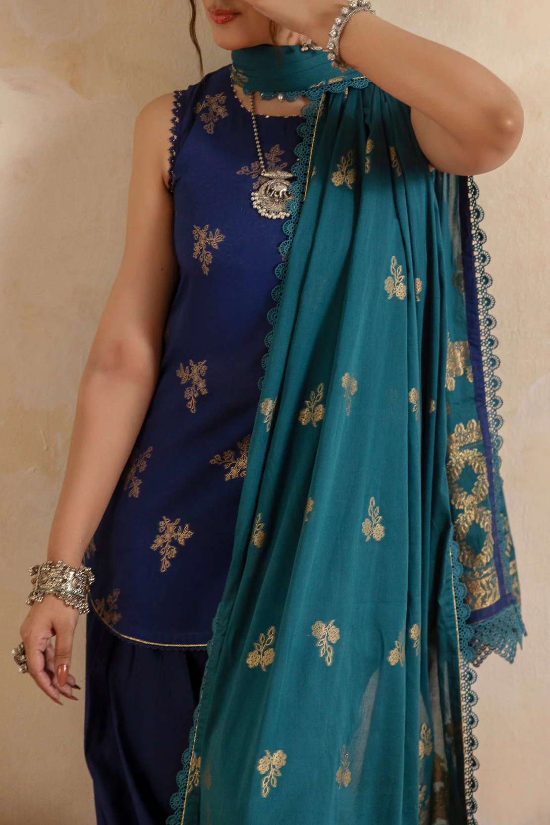 Unstitched Jacquard Cotton 2 Piece (Shirt/Dupatta) - Image 2