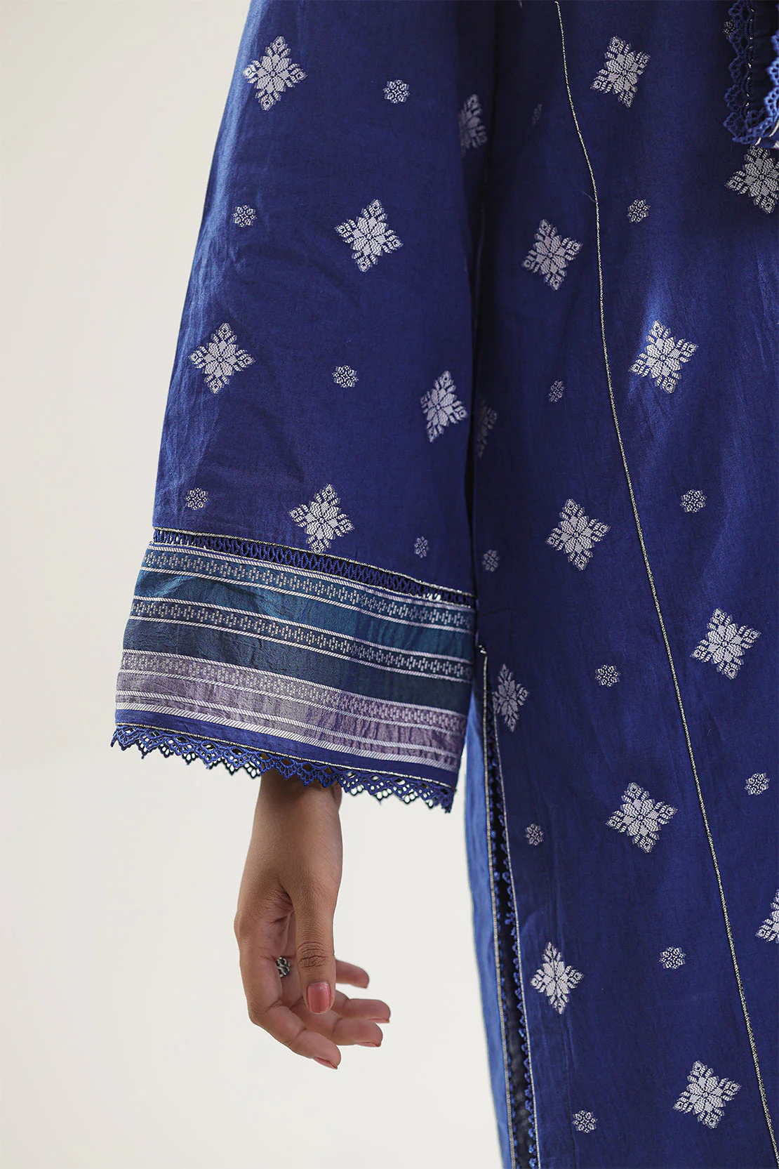 Unstitched Jacquard Cotton 2 Piece (Shirt/Dupatta) - Image 4