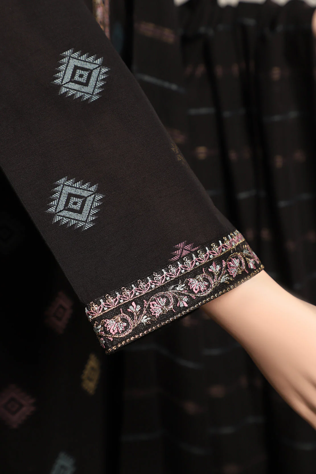 Unstitched Embroidered Jacquard Cotton 3 Piece - Image 4