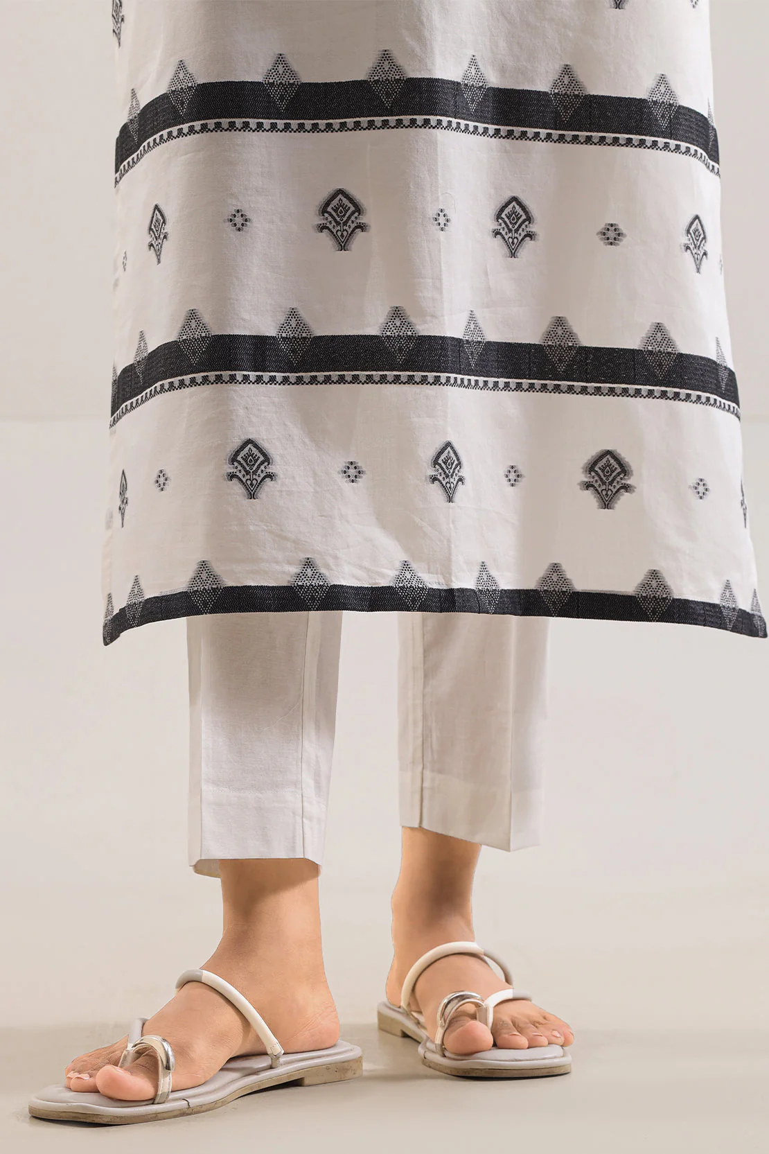 Unstitched Jacquard Cotton 3 Piece - Image 6