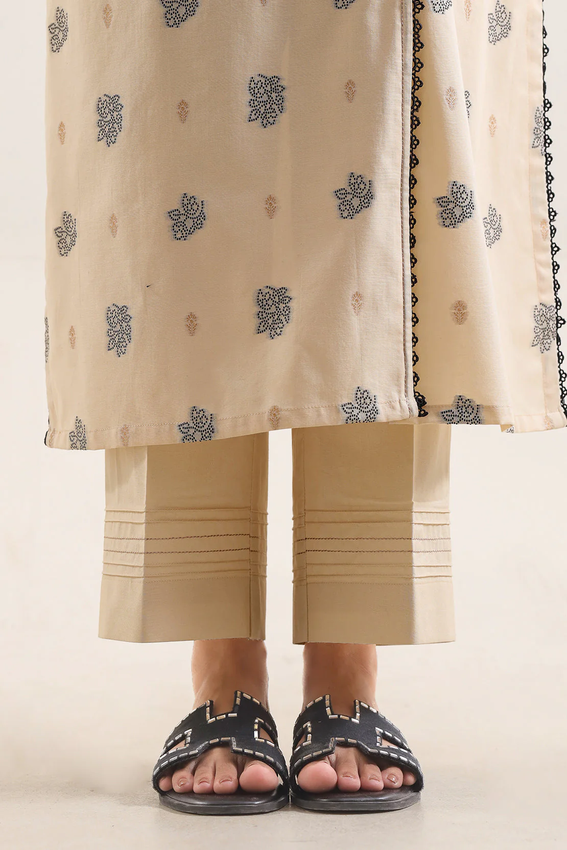 Unstitched Jacquard Cotton 3 Piece - Image 4