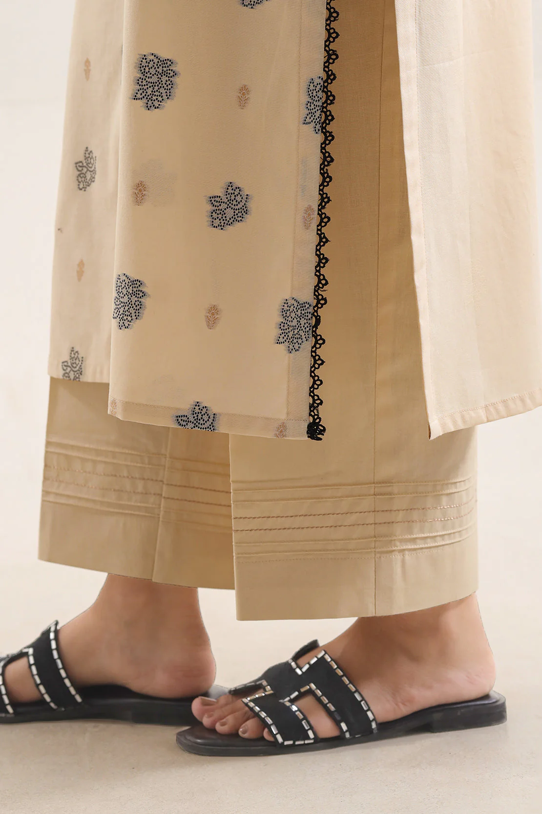 Unstitched Jacquard Cotton 3 Piece - Image 5