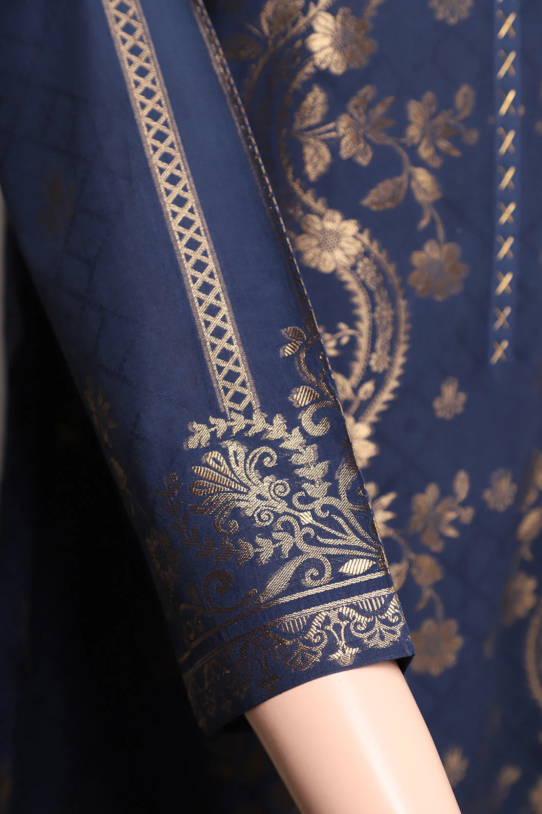 Unstitched Jacquard Cotton Shirt - Image 4