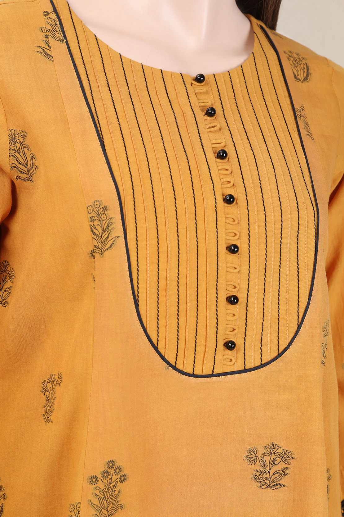 Unstitched Jacquard Cotton Shirt - Image 4