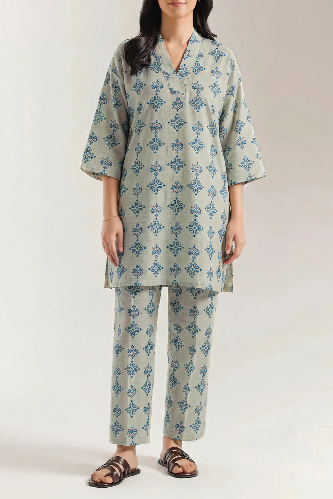 Printed Khaddar Viscose Stitched Shirt - Image 2