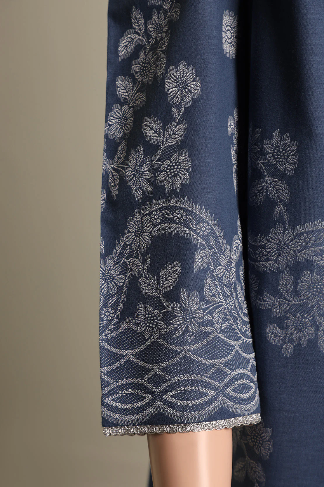 Unstitched Jacquard Cotton Shirt - Image 4