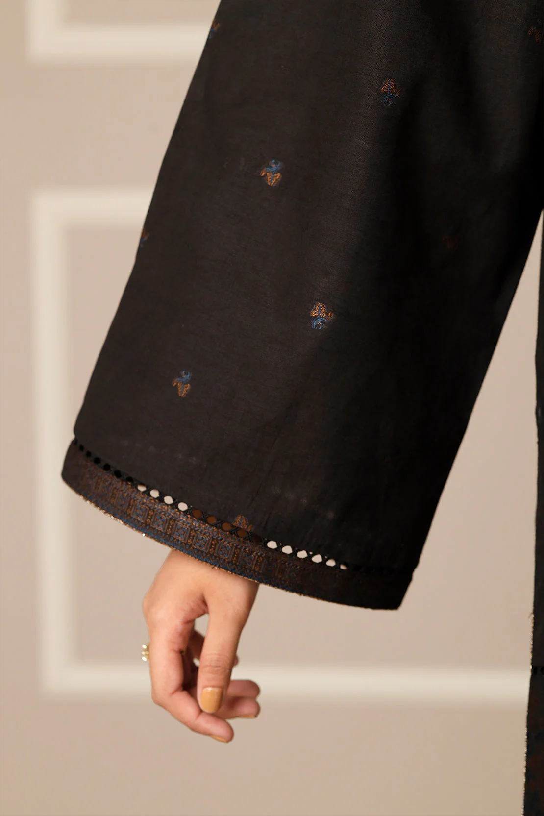 Unstitched Jacquard Cotton Shirt - Image 5