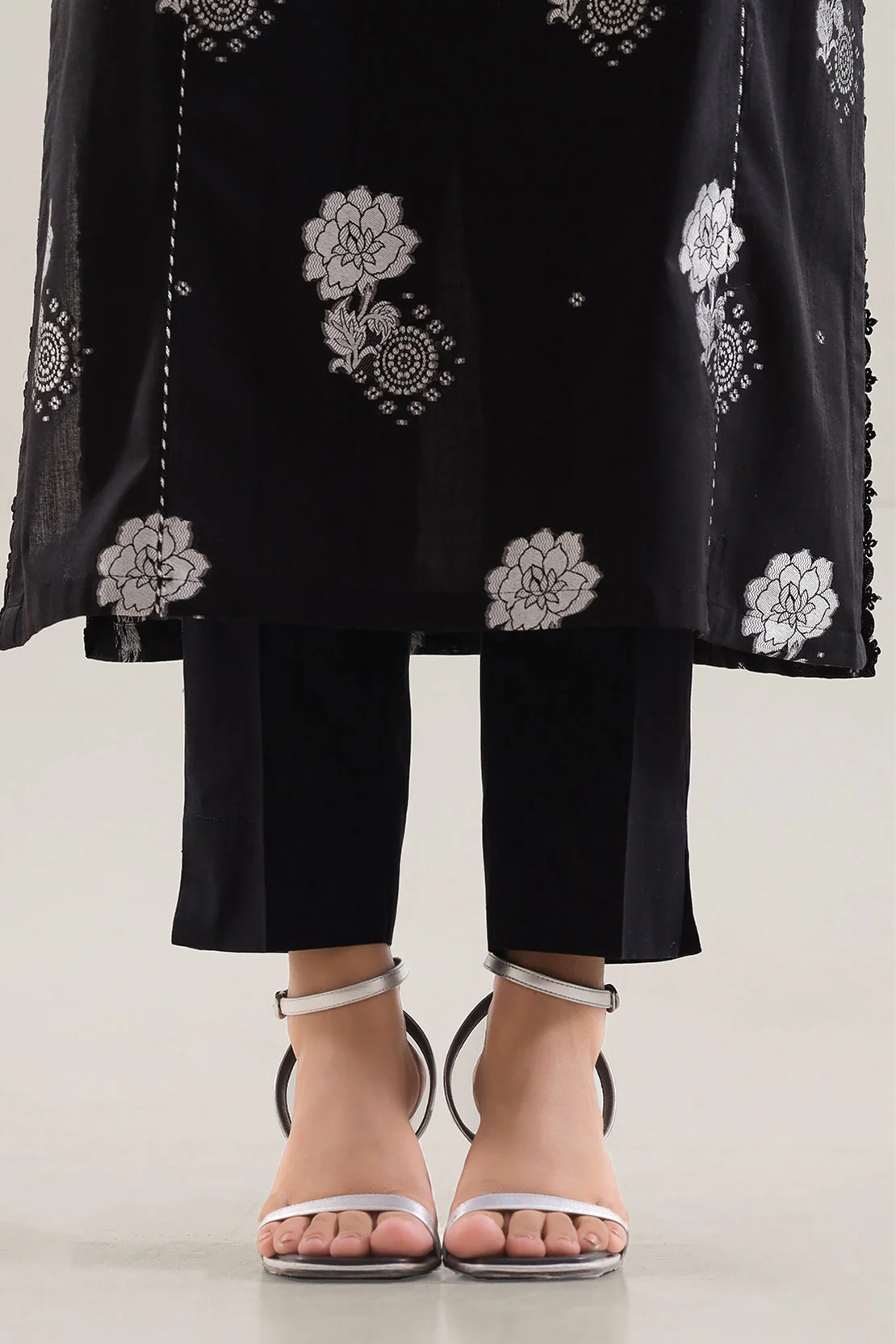Unstitched Jacquard Cotton Shirt - Image 5