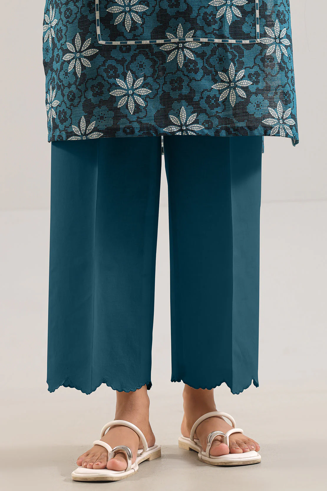 Unstitched Printed 3 Piece – in Lawn & Khaddar - Image 6