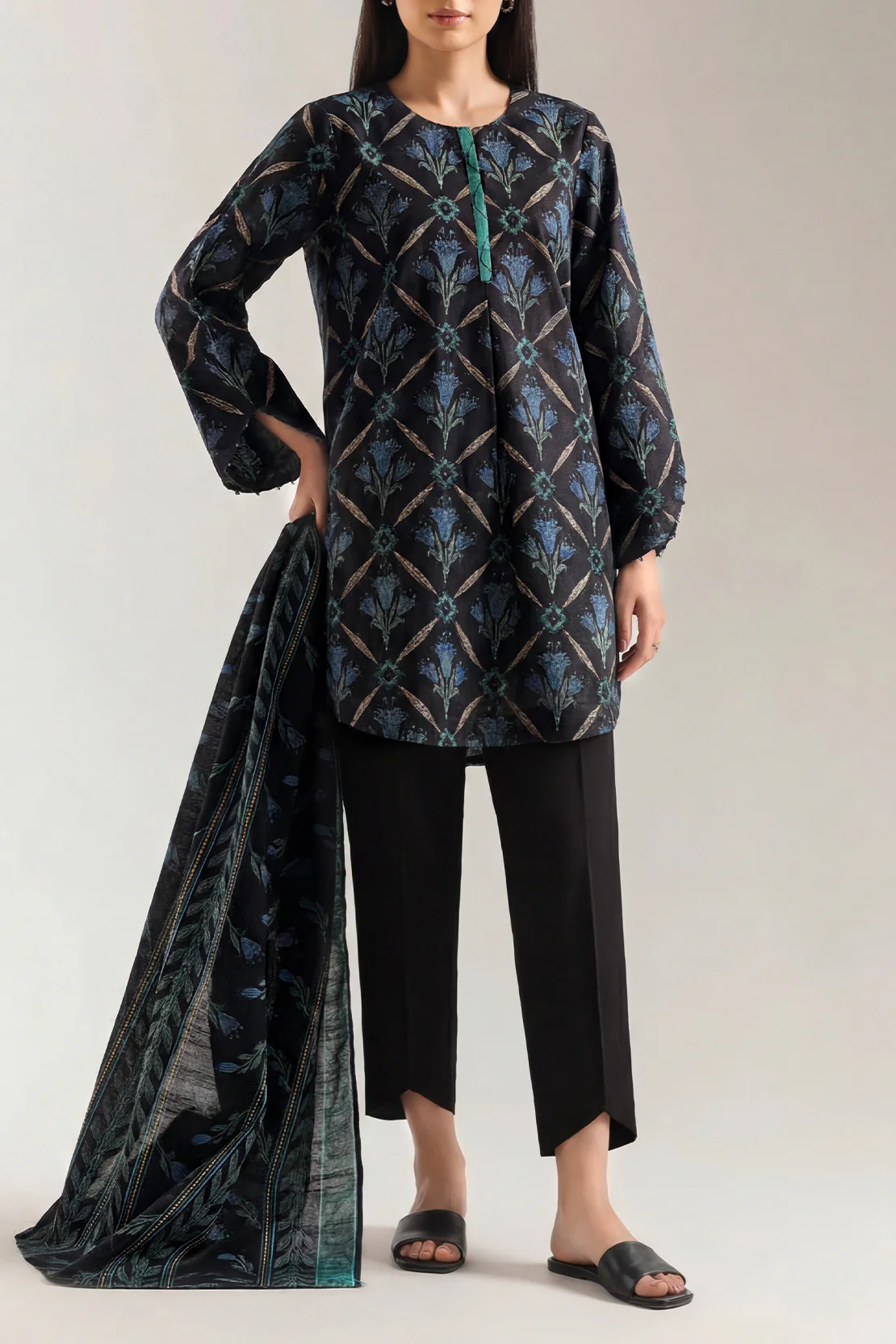 Unstitched Printed 3 Piece – in Lawn & Khaddar