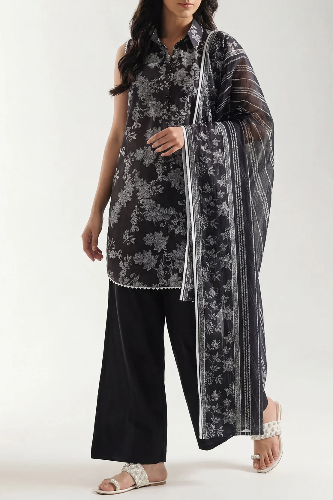 Unstitched Printed Arabic Lawn 3 Piece - Image 3