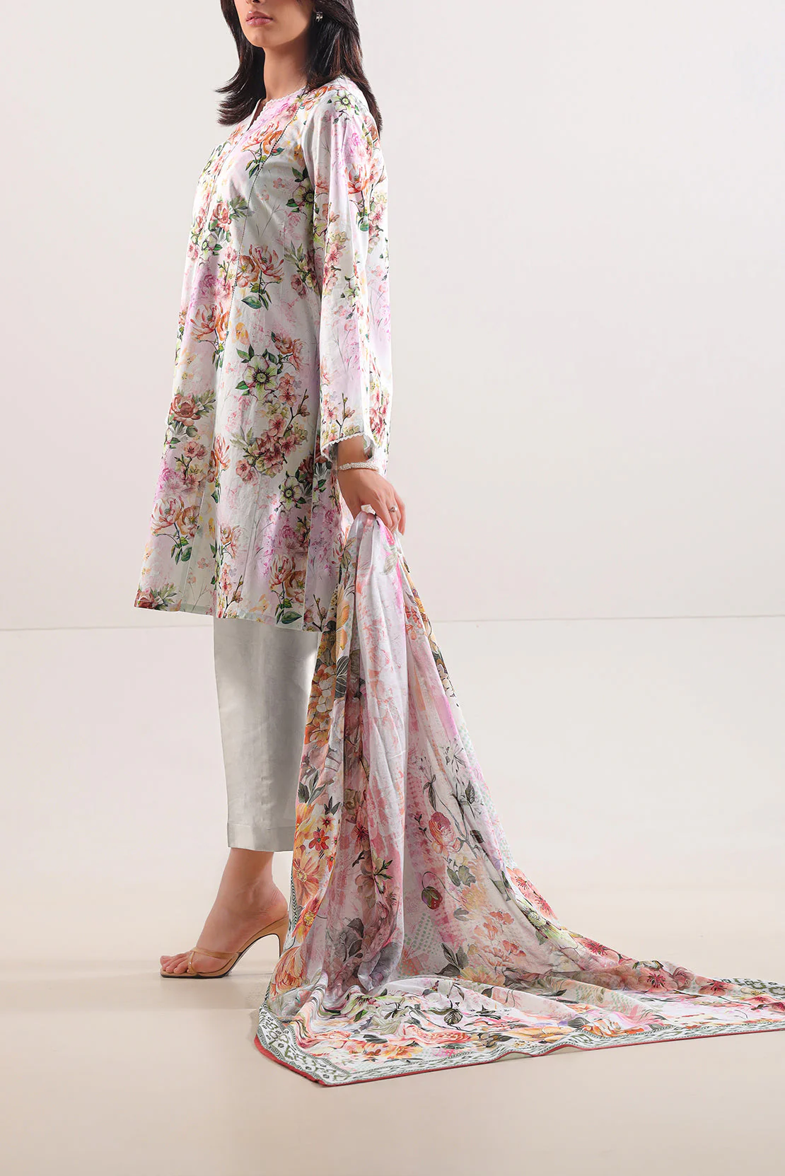 Unstitched Printed Arabic Lawn 3 Piece - Image 3