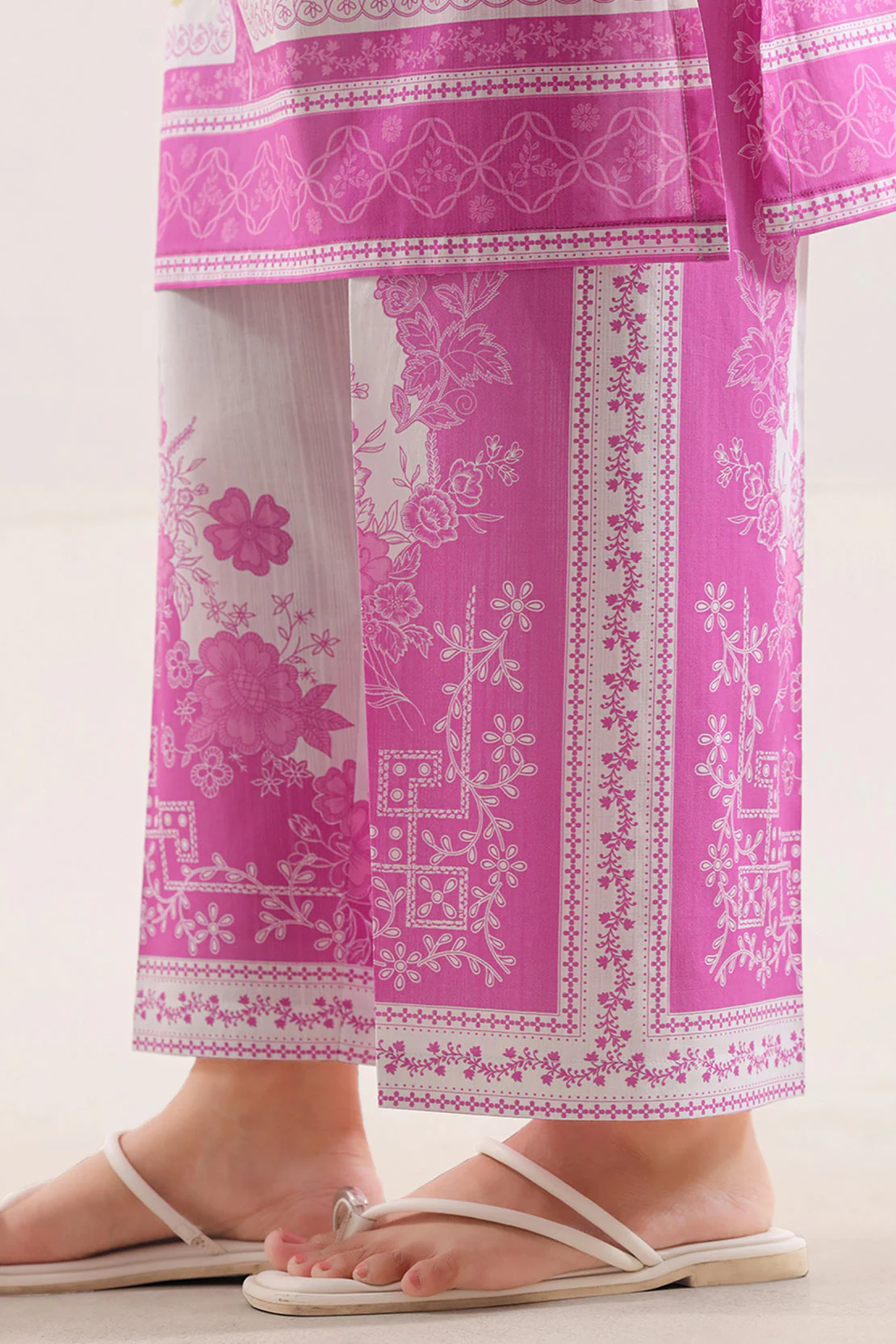 Unstitched Printed Arabic Lawn 3 Piece - Image 5