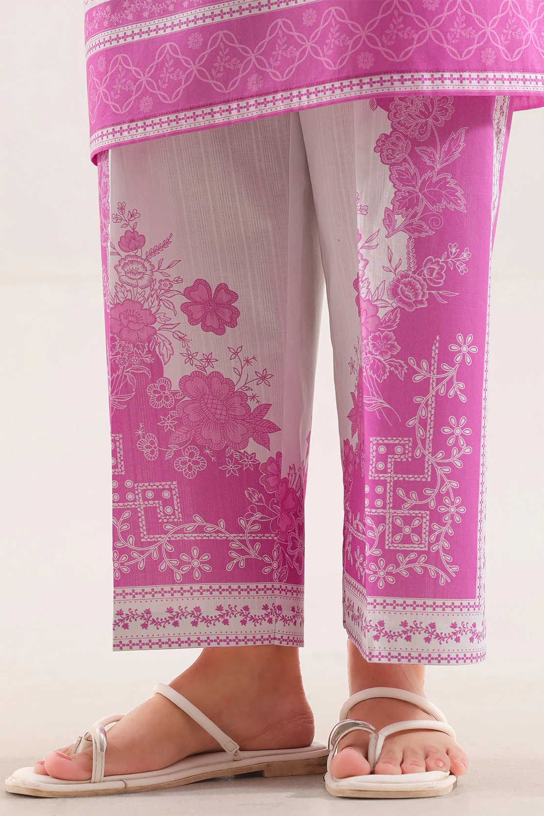 Unstitched Printed Arabic Lawn 3 Piece - Image 6